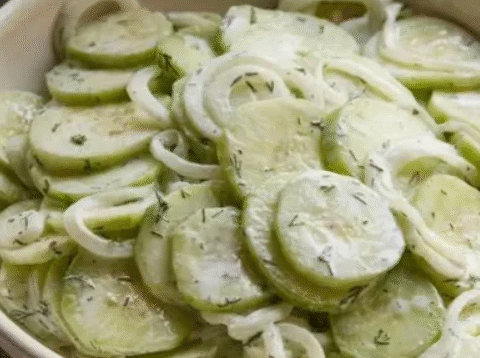 How to Make Creamy Cucumber Salad – A Cool, Tangy Side That Steals the Show