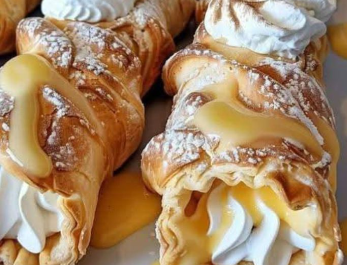 Lemon Meringue Pie Cannolis
