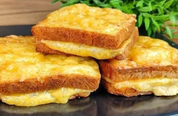THE BEST AIR FRYER GRILLED CHEESE SANDWICH