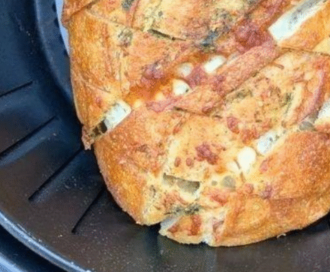 Air Fryer Pull Apart Cheese Garlic Bread