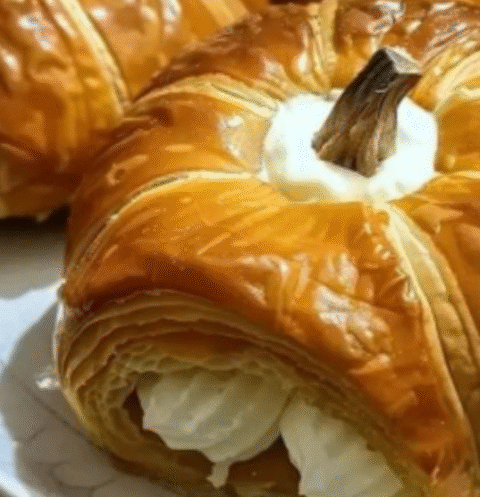 Crescent Pumpkins with Cream Cheese and Pumpkin Pie Filling