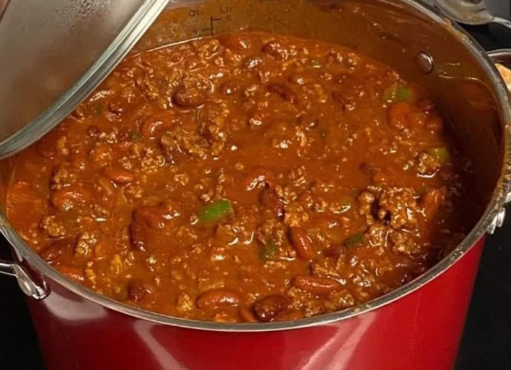 HUGE POT of Chilli At Home