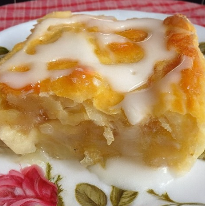 Flaky Apple Pie Bars with Vanilla Glaze — A Cozy, Shareable Classic
