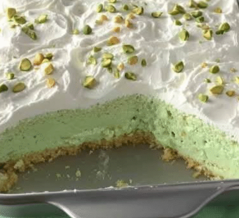 Pineapple Paradise Cake – A Heavenly Blend of Pistachio and Pineapple