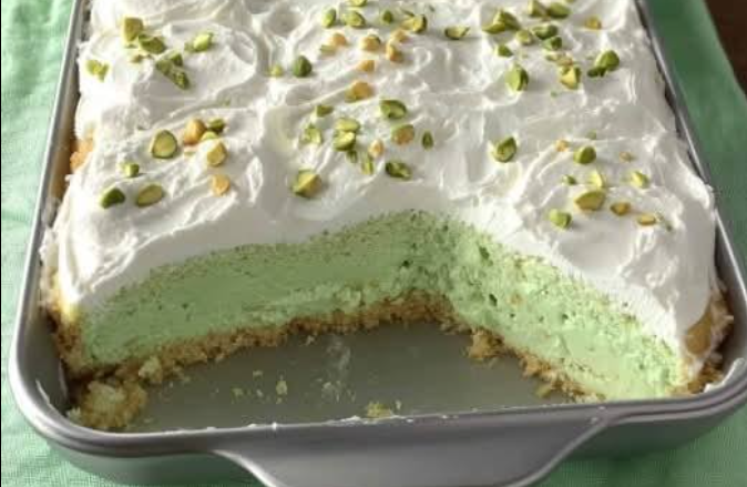 Pineapple Paradise Cake – A Heavenly Blend of Pistachio and Pineapple