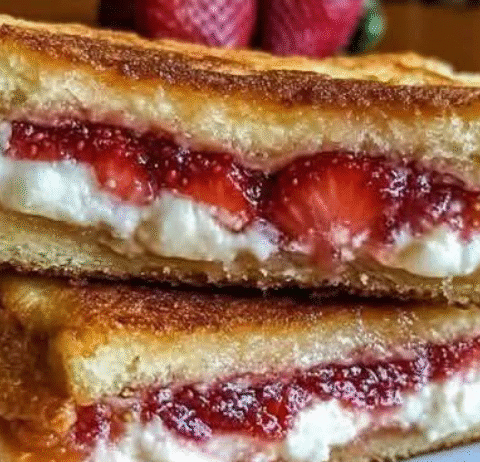 Fried Strawberry Cheesecake Sandwiches – Crispy, Creamy Southern Bliss