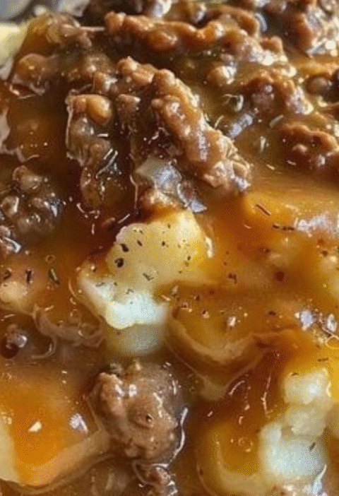 Mashed Potatoes with Ground Beef Gravy: A Comfort Classic Reimagined
