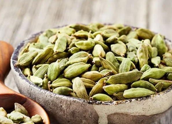 What Happens to Your Body When You Add Cardamom to Your Food Every Day