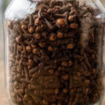 I Didn’t Know This — But My Dad’s 1-Minute Bee Sting Trick Works Like Magic