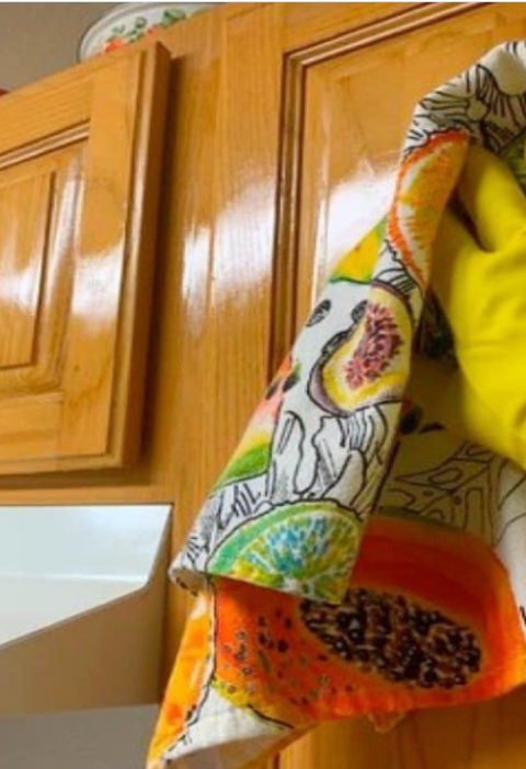 How to Thoroughly Clean Dull and Grimy Kitchen Cabinets