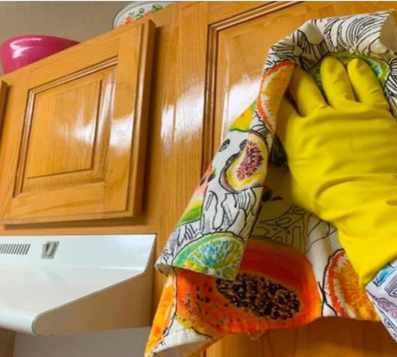 How to Thoroughly Clean Dull and Grimy Kitchen Cabinets